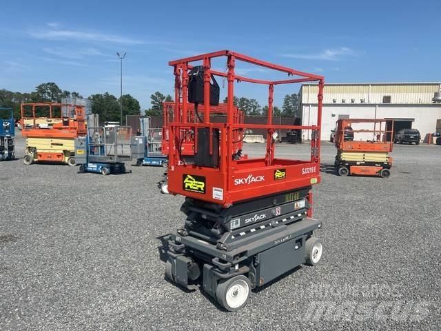 SkyJack SJ3219 رافعات مقصية الشكل