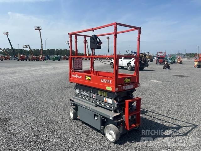 SkyJack SJ3219 رافعات مقصية الشكل