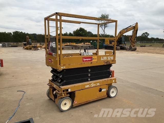 SkyJack SJ3219 رافعات مقصية الشكل
