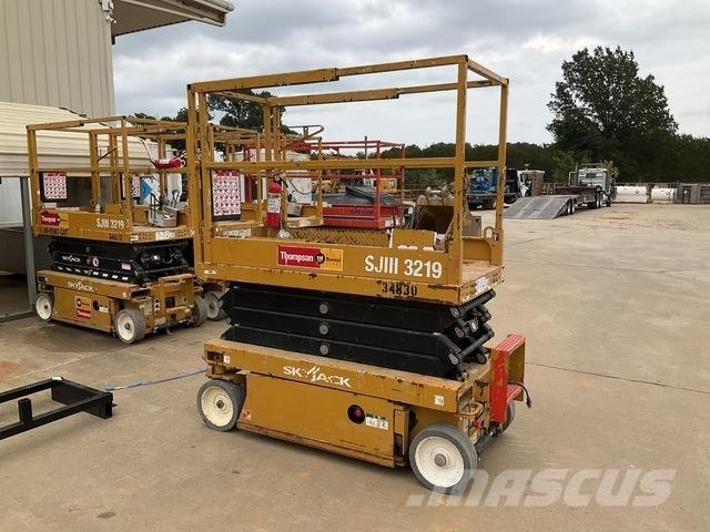 SkyJack SJ3219 رافعات مقصية الشكل