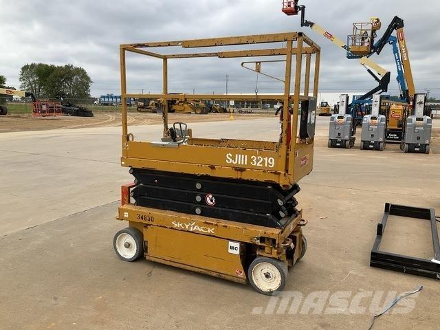 SkyJack SJ3219 رافعات مقصية الشكل