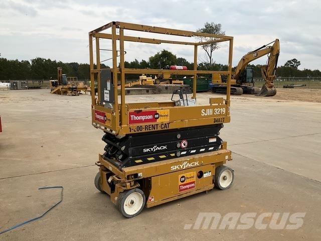 SkyJack SJ3219 رافعات مقصية الشكل