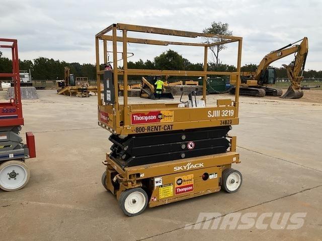 SkyJack SJ3219 رافعات مقصية الشكل