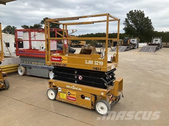 SkyJack SJ3219 رافعات مقصية الشكل