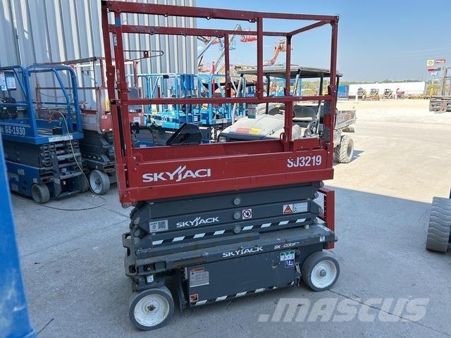SkyJack SJ3219 رافعات مقصية الشكل