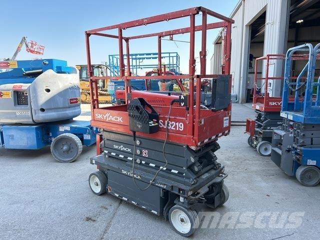 SkyJack SJ3219 رافعات مقصية الشكل