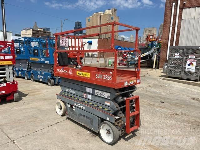 SkyJack SJ3226 رافعات مقصية الشكل