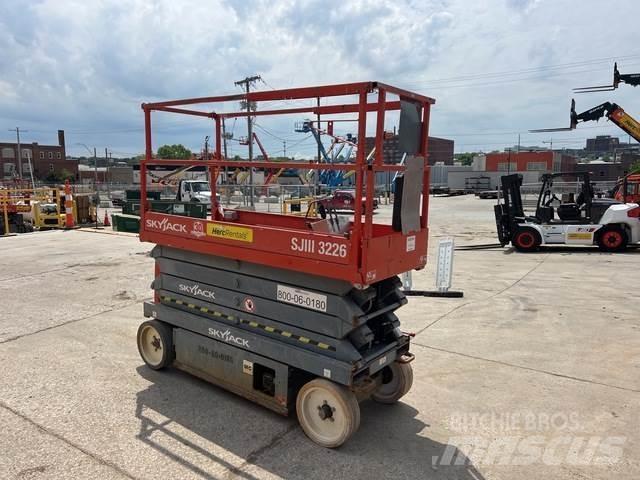 SkyJack SJ3226 رافعات مقصية الشكل