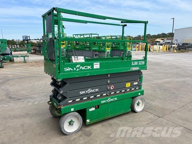 SkyJack SJ3226 رافعات مقصية الشكل