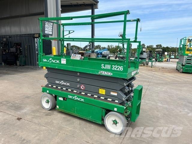 SkyJack SJ3226 رافعات مقصية الشكل