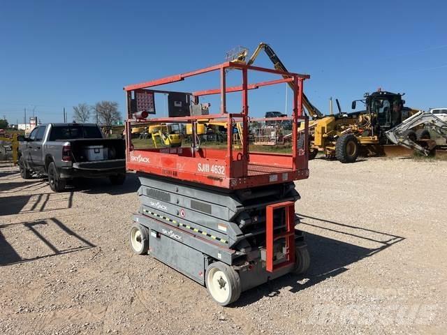 SkyJack SJ4632 رافعات مقصية الشكل