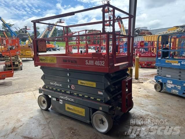 SkyJack SJ4632 رافعات مقصية الشكل