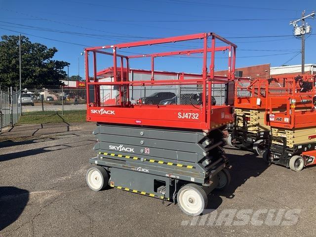 SkyJack SJ4732 رافعات مقصية الشكل