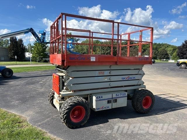 SkyJack SJ7135 رافعات مقصية الشكل