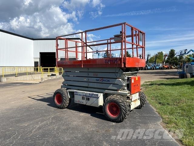 SkyJack SJ7135 رافعات مقصية الشكل