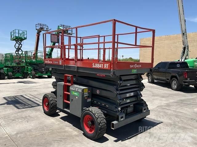 SkyJack SJ8841 رافعات مقصية الشكل