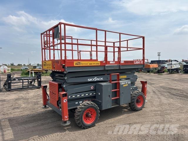 SkyJack SJ8841 رافعات مقصية الشكل