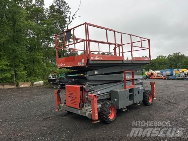 SkyJack SJ9250 رافعات مقصية الشكل
