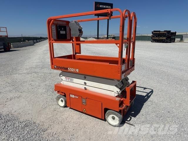 Snorkel S3219E رافعات مقصية الشكل
