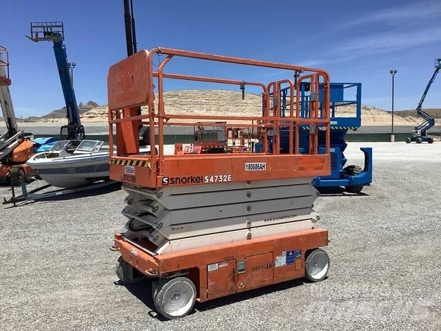 Snorkel S4732E رافعات مقصية الشكل
