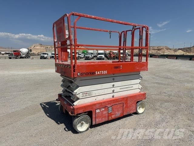 Snorkel S4732E رافعات مقصية الشكل