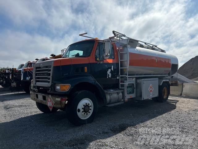 Sterling L7500 شاحنات ذات صهاريج