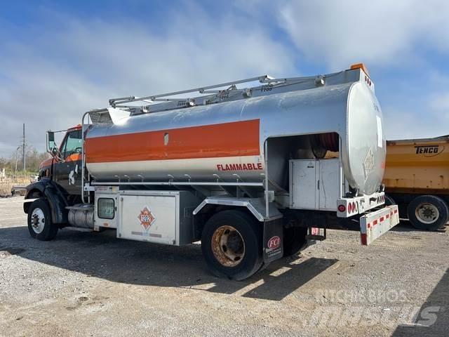 Sterling L7500 شاحنات ذات صهاريج