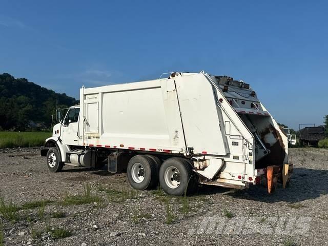 Sterling L7500 شاحنات المخلفات