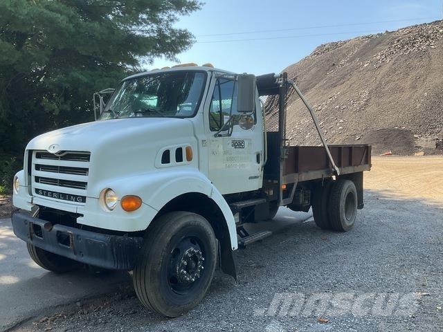 Sterling L7500 شاحنات قلابة
