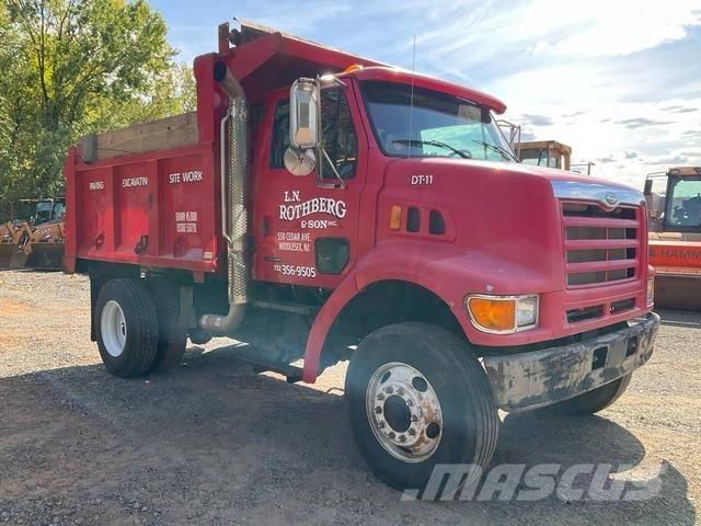 Sterling L7500 شاحنات قلابة