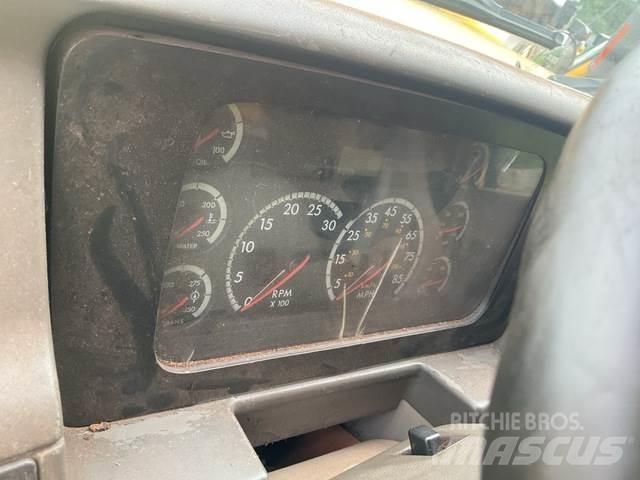 Sterling L8500 حراثات ونصول الجليد