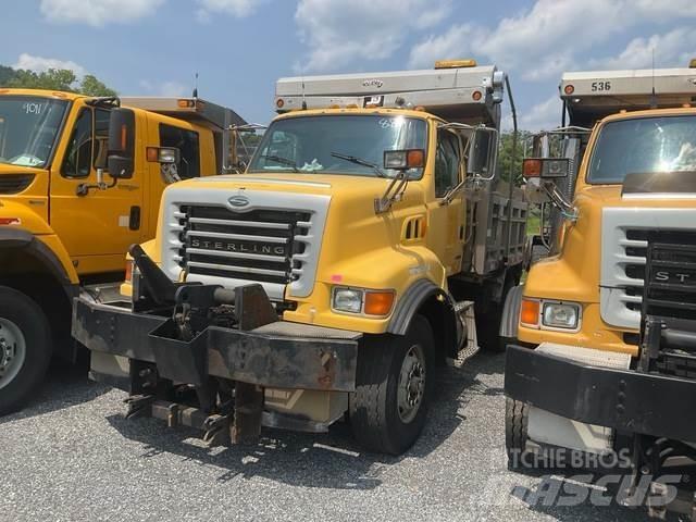 Sterling L8500 شاحنات قلابة