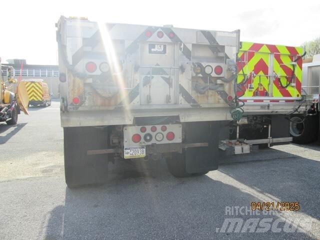 Sterling L8500 شاحنات قلابة