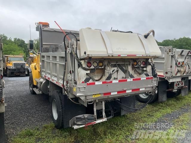 Sterling L8500 حراثات ونصول الجليد