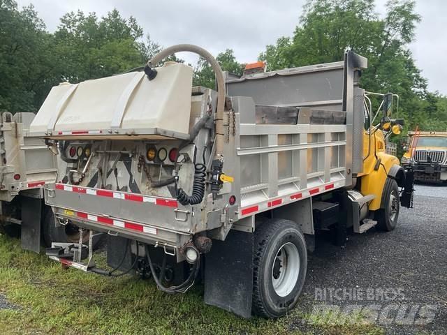 Sterling L8500 حراثات ونصول الجليد