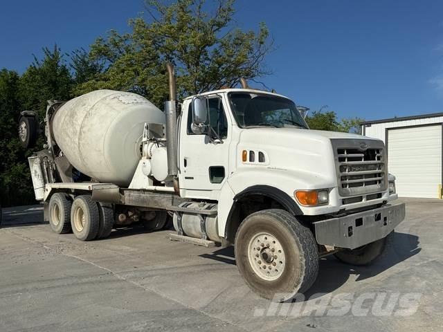 Sterling L9500 شاحنات أخرى