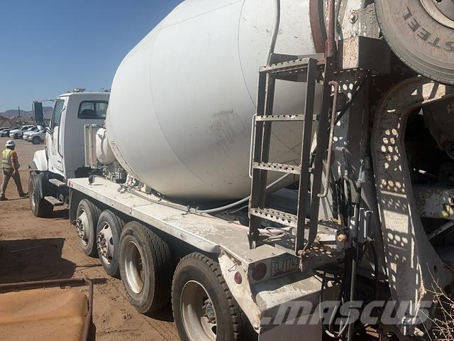 Sterling L9500 شاحنات أخرى