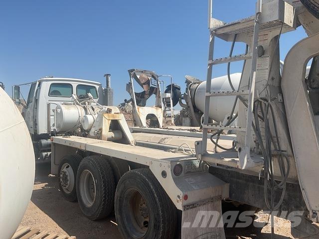Sterling L9500 شاحنات أخرى