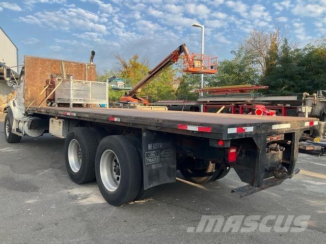 Sterling L9500 شاحنات مسطحة/مفصلية الجوانب