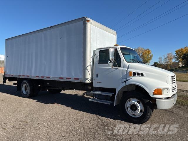 Sterling M7500 شاحنات ذات هيكل صندوقي