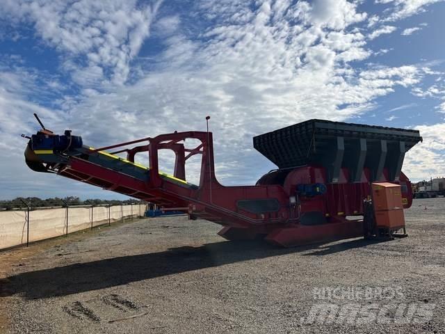 Striker TL2000 أخرى