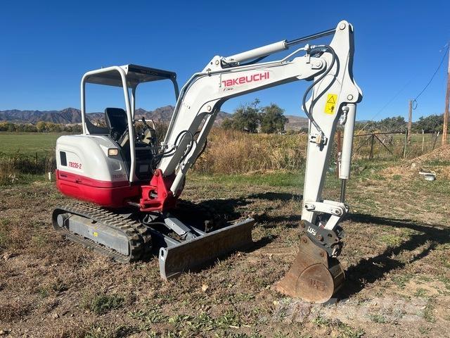 Takeuchi TB235 حفارات زحافة