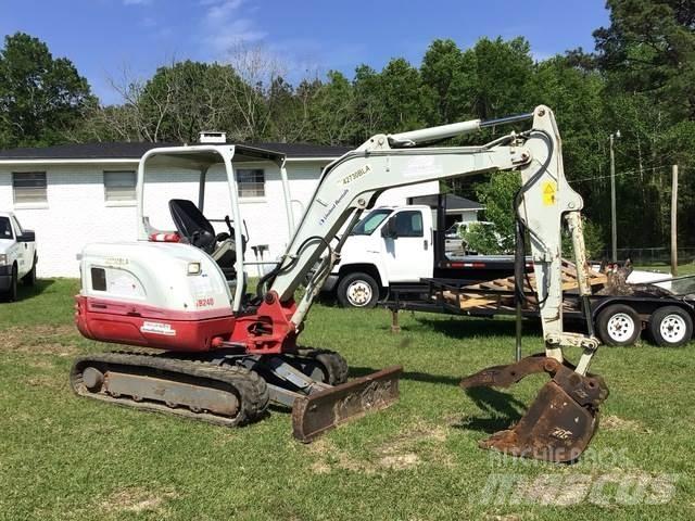 Takeuchi TB240 حفارات زحافة