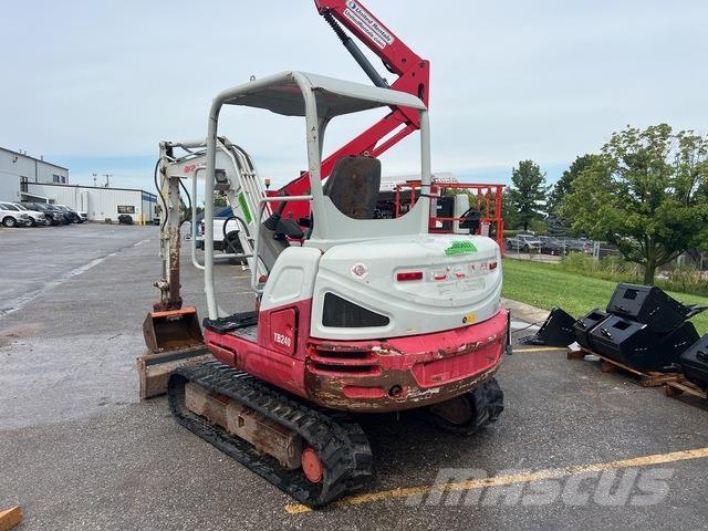 Takeuchi TB240 حفارات زحافة