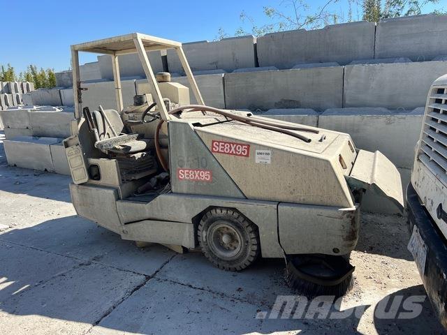 Tennant 800 كاسحات داخلية