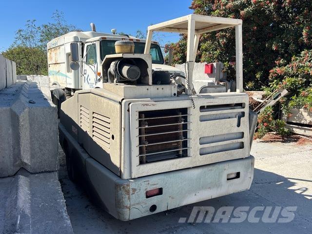 Tennant 800 كاسحات داخلية