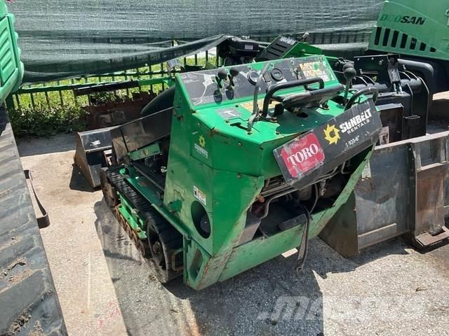 Toro  لوادر انزلاقية التوجيه