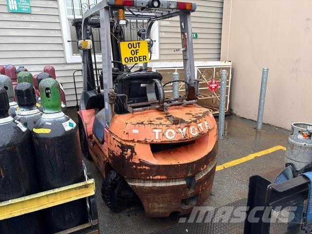 Toyota 7FGU25 شاحنات ذات رافعات شوكية - أخرى