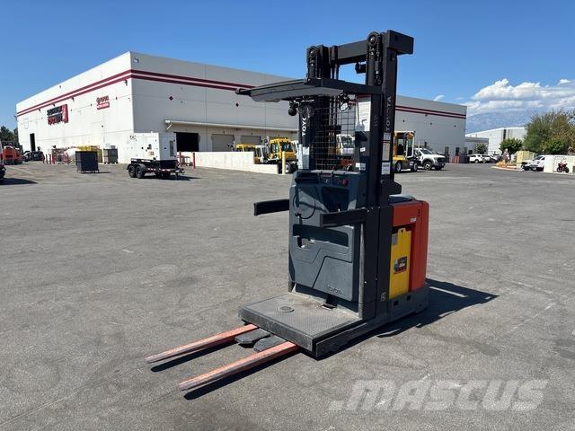 Toyota 8BPU15 معدات الرفع متوسط المستوى