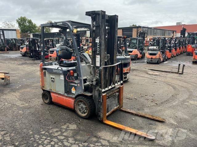 Toyota 8FBCU30 شاحنات ذات رافعات شوكية تعمل بالكهرباء